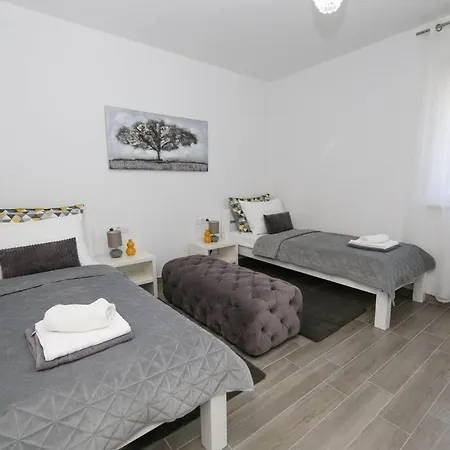 Beachfront Corluka Semesterbostad *
