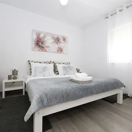 Semesterbostad Beachfront Corluka *