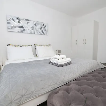 Beachfront Corluka Hébergement de vacances *