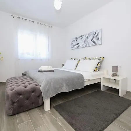 Hébergement de vacances Beachfront Corluka *