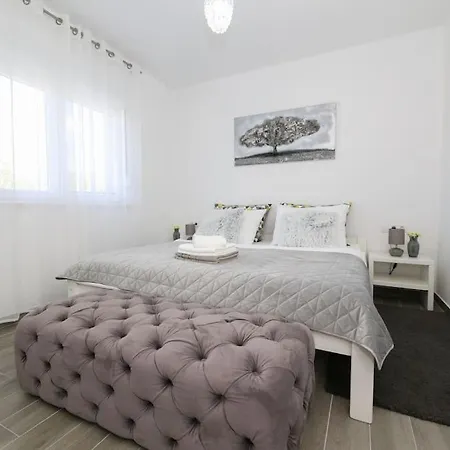 Beachfront Corluka Hébergement de vacances Kaštela