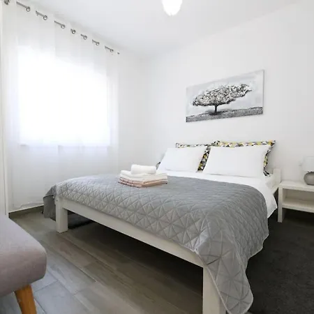 Beachfront Corluka Hébergement de vacances Kaštela