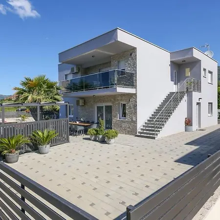 Hébergement de vacances Beachfront Corluka Kaštela