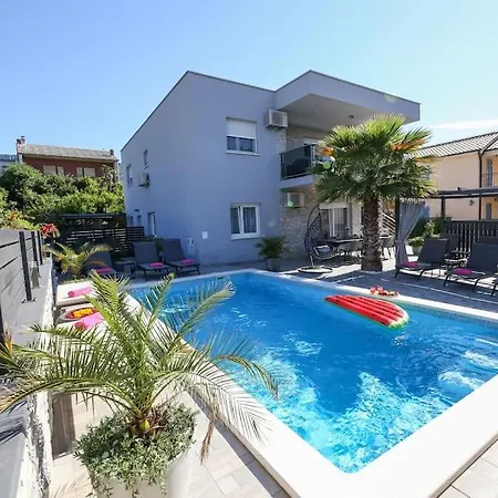 Hébergement de vacances Beachfront Corluka Kaštela